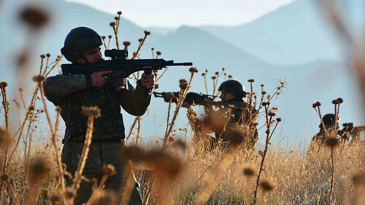 Son dakika | Suriye&#039;de PKK&#039;ya darbe! 2 terörist öldürüldü