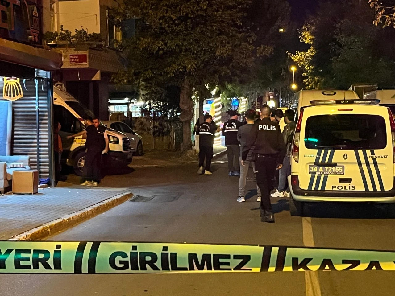 Avcılar'da korkutan olay! Bodrum katta iki adet law silahı bulundu - 1. Resim