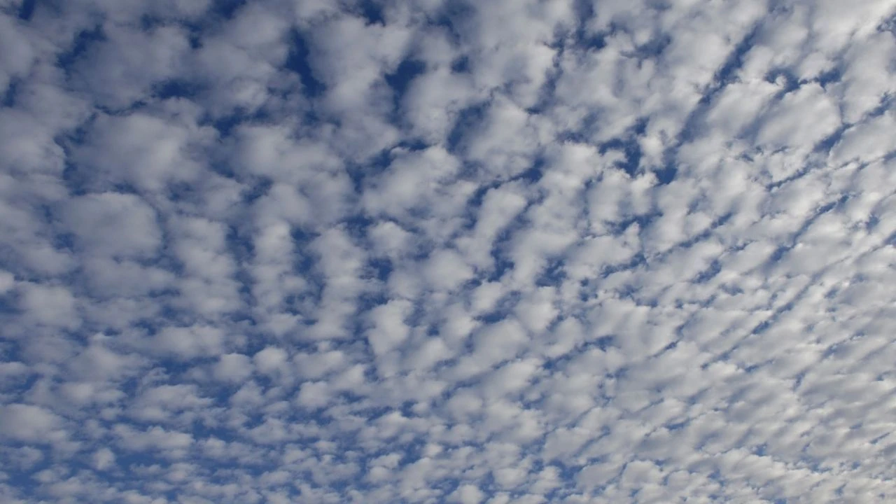 Cirrocumulus bulutlarının deprem bulutu olduğu iddia ediliyor - 1. Resim