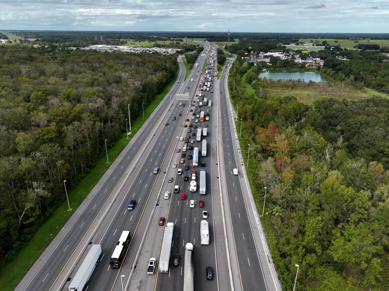 NASA yüzyılın kasırgası Milton'ın görüntüsünü yayımladı! Yetkililerden uyarı: Bacaklarınıza isimlerinizi yazın!