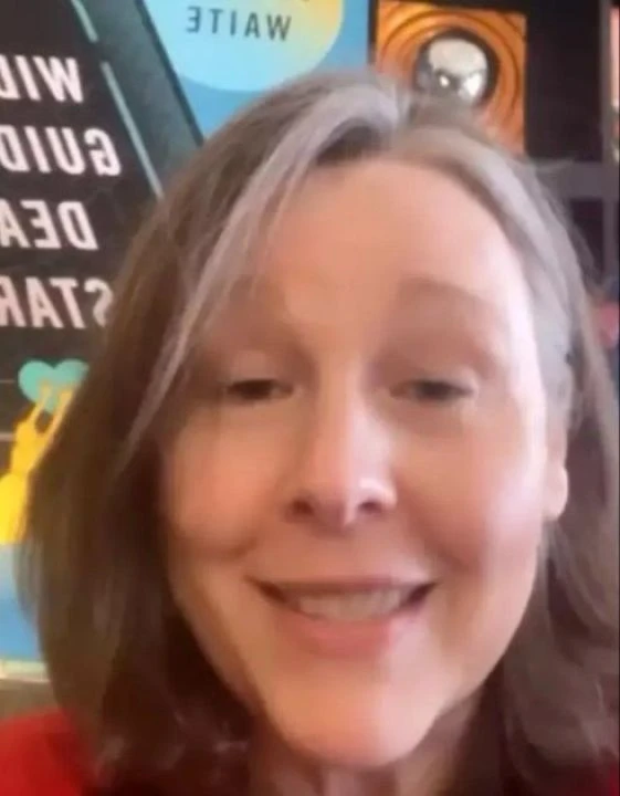 Ölen eşinin tabletini karıştırdı, gördüklerine inanamadı! Kadının intikamı olay oldu: Küllerini yedi, bir kısmını da köpek dışkısına buladı! - 2. Resim