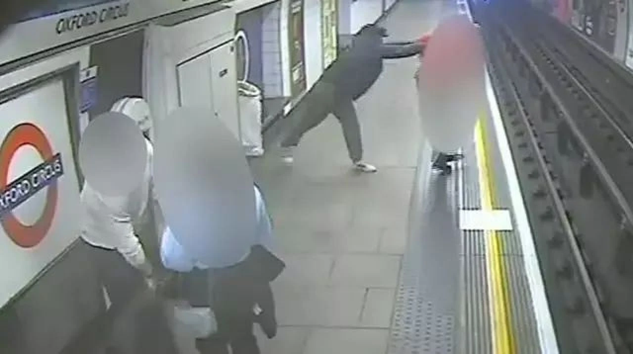 Yolcuyu raylara iten evsizin cezası kesildi! Savunması 'pes' dedirtti - 1. Resim