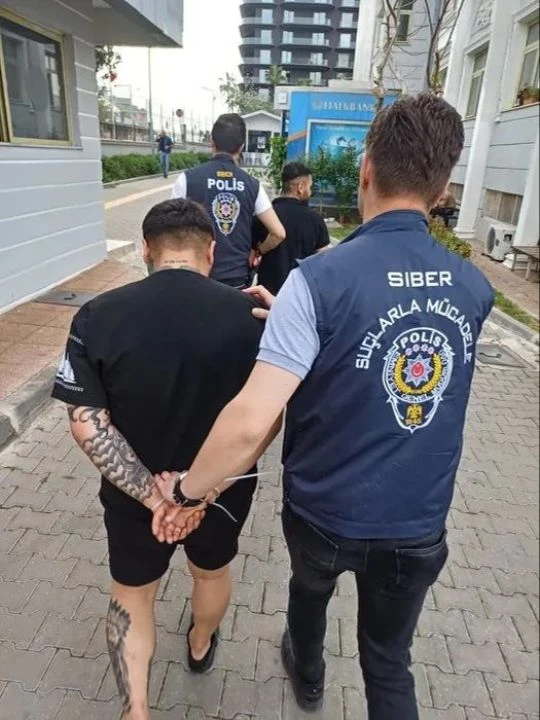 Böyle dolandırıcılık görülmedi! Berberden 1 milyar 200 milyonluk vurgun!