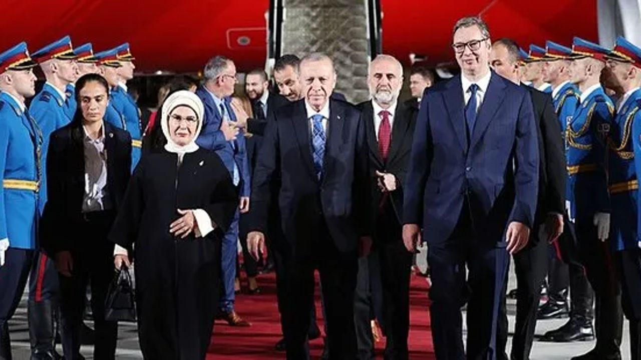 Cumhurbaşkanı Erdoğan&#039;ın diplomasi trafiği sürüyor! Sırbistan&#039;da resmi törenle karşılandı: 5 milyar dolarlık ticari anlaşma yapılacak