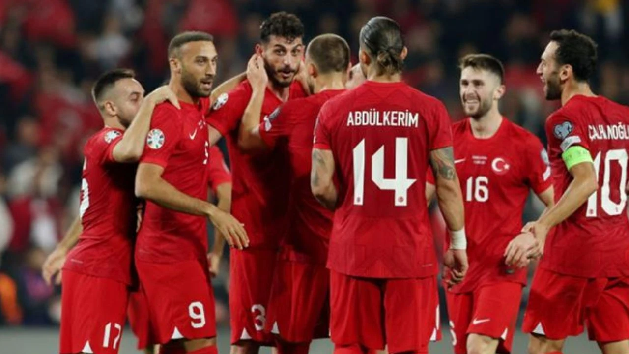 İzlanda-Türkiye maçının hakemi Damian Sylwestrzak'ın istatistikleri - 2. Resim