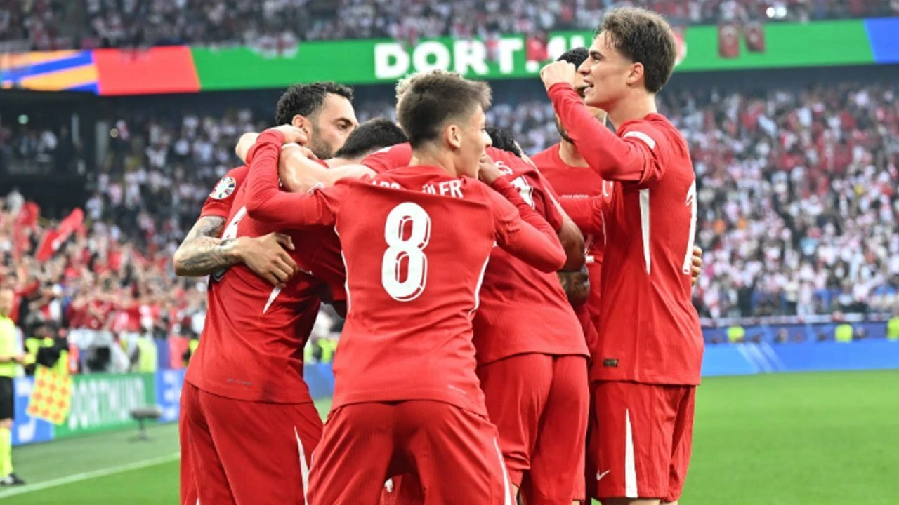 İzlanda-Türkiye maçının hakemi Damian Sylwestrzak'ın istatistikleri - 1. Resim