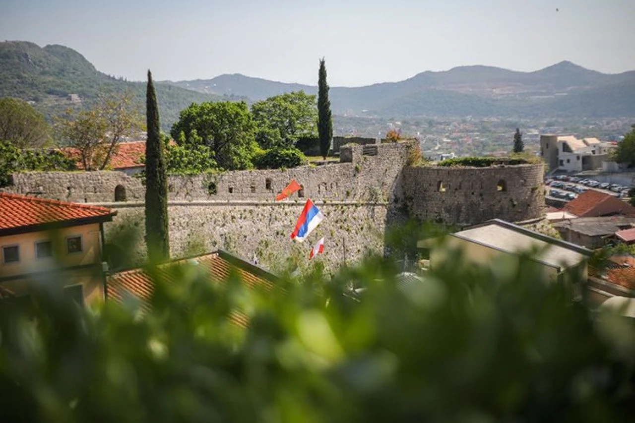 Karadağ'ın nüfusunun yüzde 19,11'ini Müslümanlar oluşturuyor