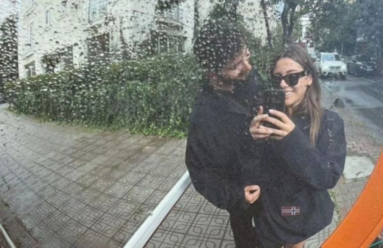 Kızılcık Şerbeti'nin Doğa'sı Sıla Türkoğlu ile Ata Ayyıldız'dan ilk poz