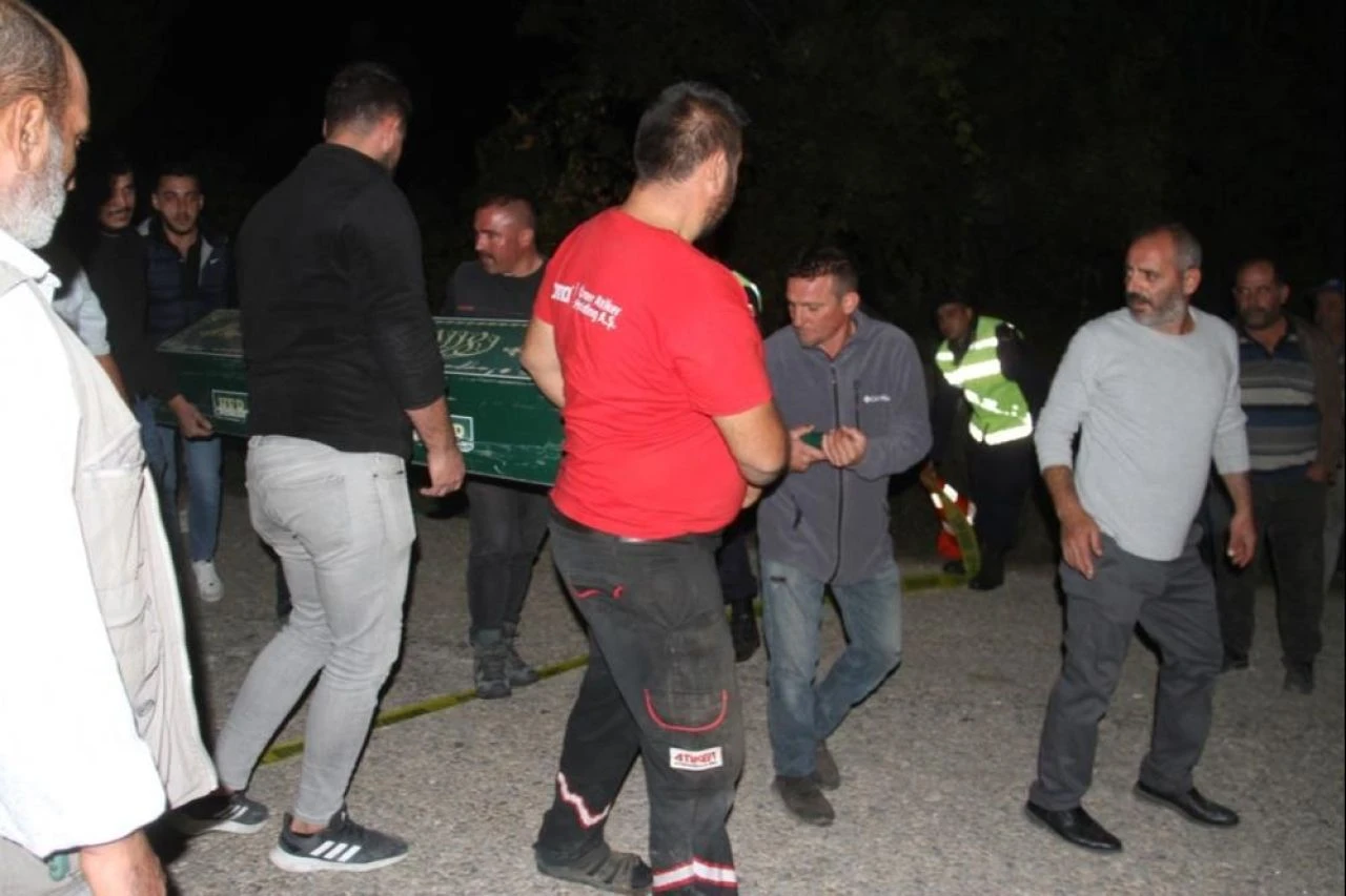 Konya’da traktör ve otomobil çarpıştı: Ölü ve yaralı var! - 2. Resim