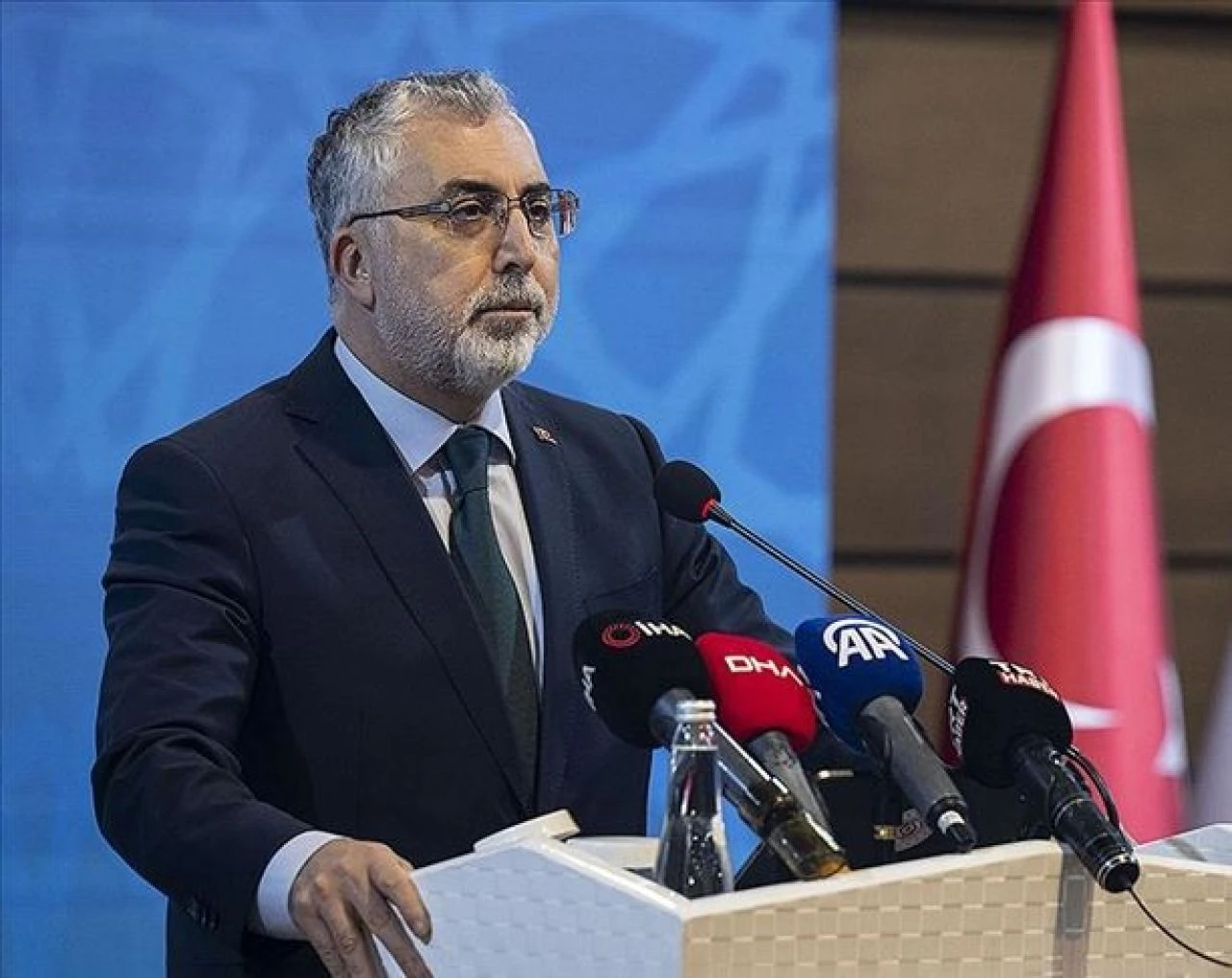 Son dakika | Bakan Işıkhan'dan asgari ücret açıklaması! Enflasyon vurgusu dikkat çekti