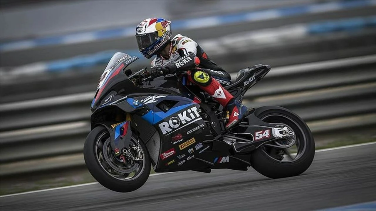 Toprak Razgatlıoğlu puan farkını 63'ün üzerine çıkartırsa dünya şampiyonu olacak