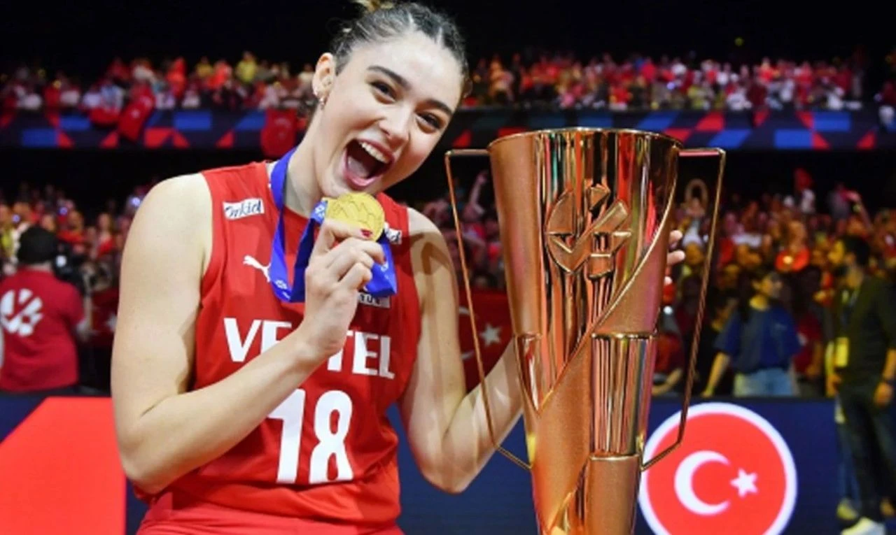 Zehra Güneş'ten Arda Turan çıkışı: Telefonundan bakıp söyledi