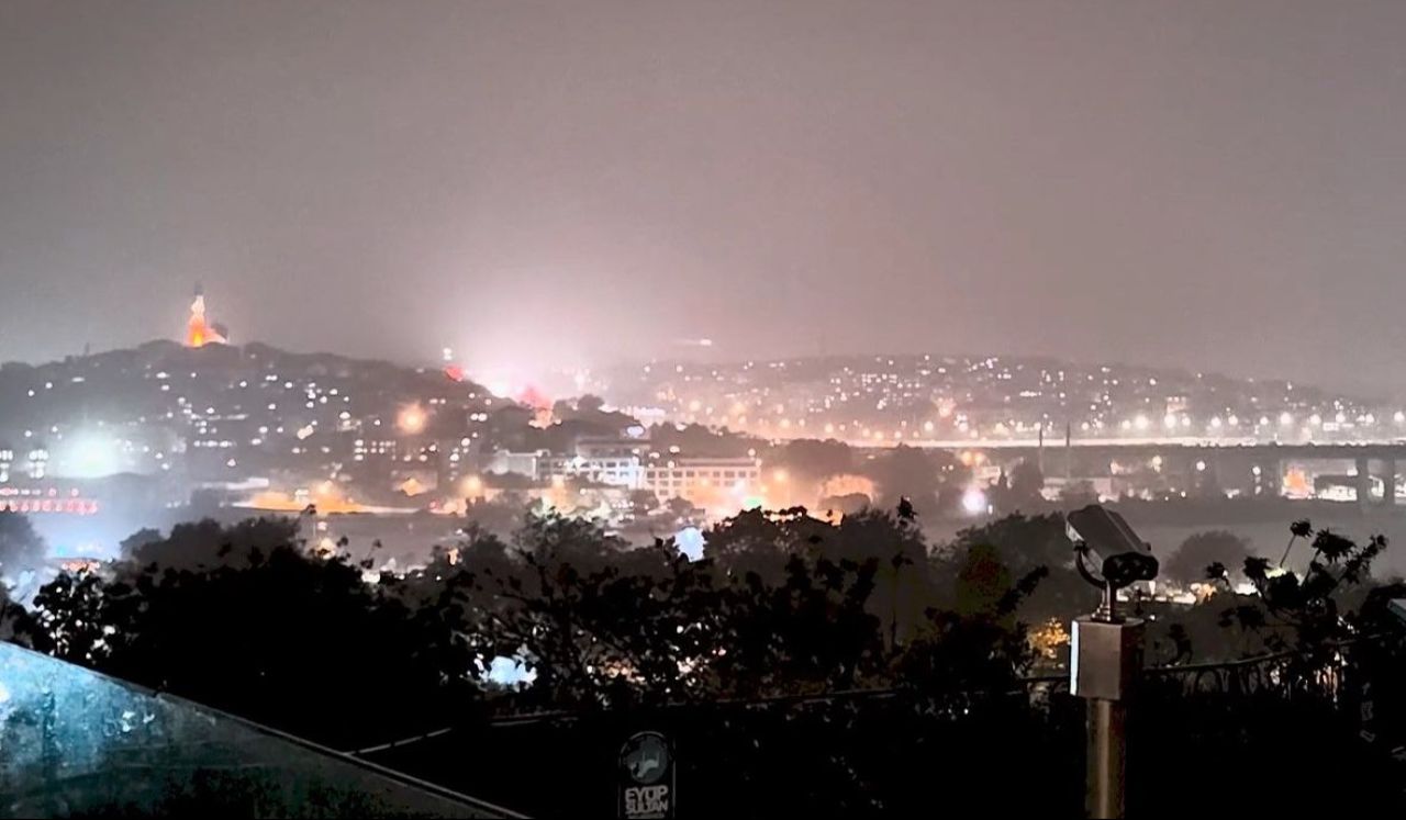 AFAD'dan yağış uyarısı geldi, bir anda bastırdı! İstanbul'da uçaklar iniş yapamıyor! Meteoroloji raporunu güncelledi - 2. Resim