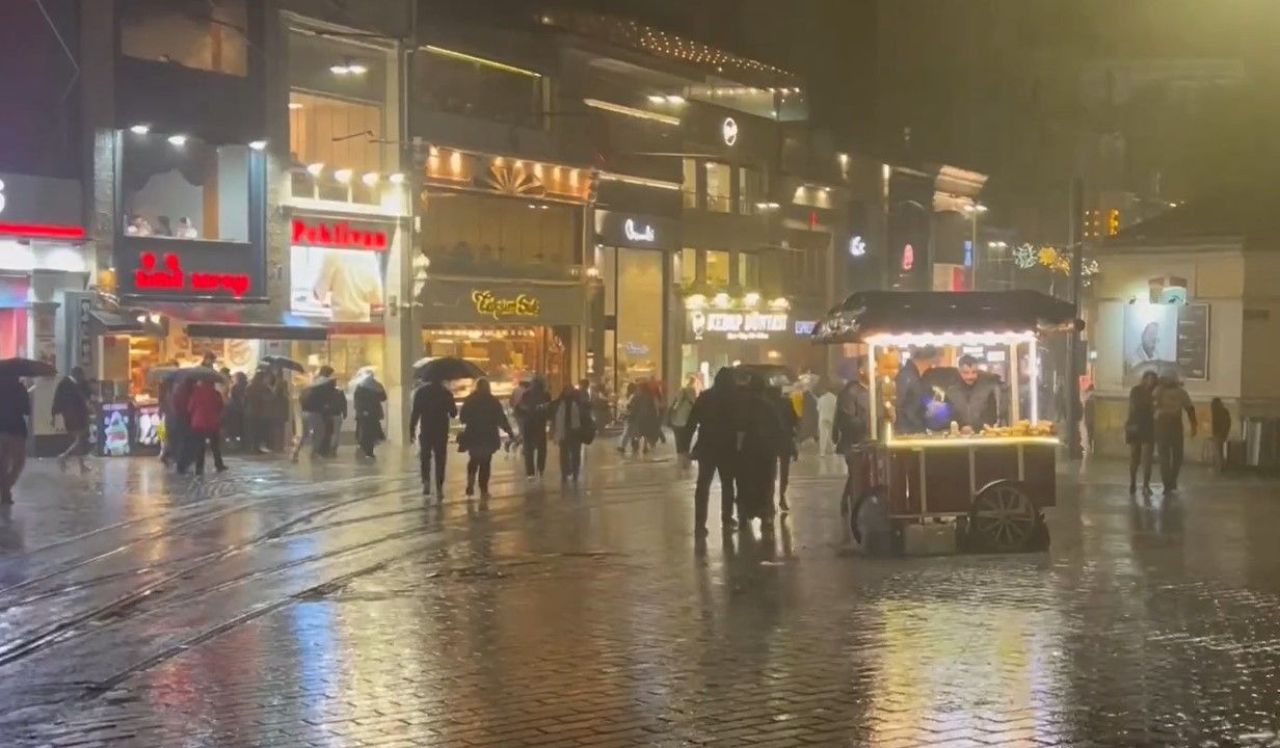 AFAD'dan yağış uyarısı geldi, bir anda bastırdı! İstanbul'da uçaklar iniş yapamıyor! Meteoroloji raporunu güncelledi - 3. Resim