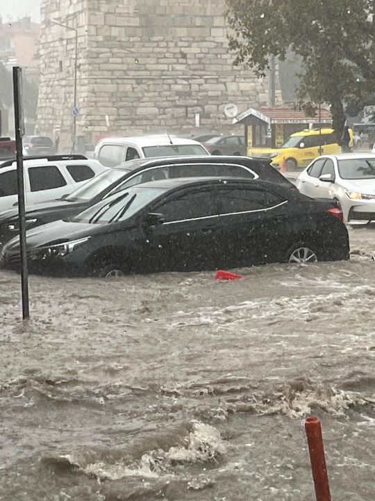 AFAD'dan yağış uyarısı geldi, bir anda bastırdı! İstanbul'da uçaklar iniş yapamıyor! Meteoroloji raporunu güncelledi - 5. Resim