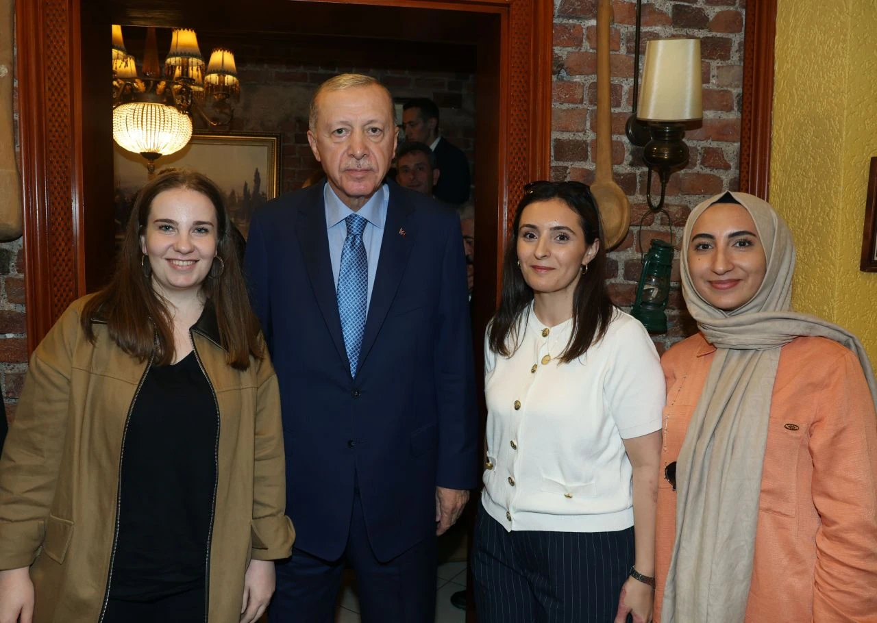 Cumhurbaşkanı Erdoğan çorbacıdaki vatandaşlarla sohbet etti! 