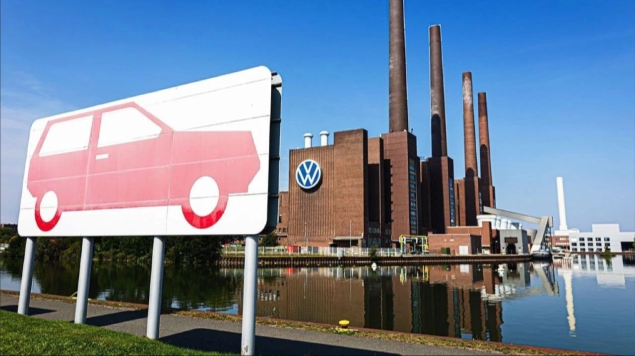 Alman devi Volkswagen çaresiz! Otomobil satışları berbat durumda - 1. Resim