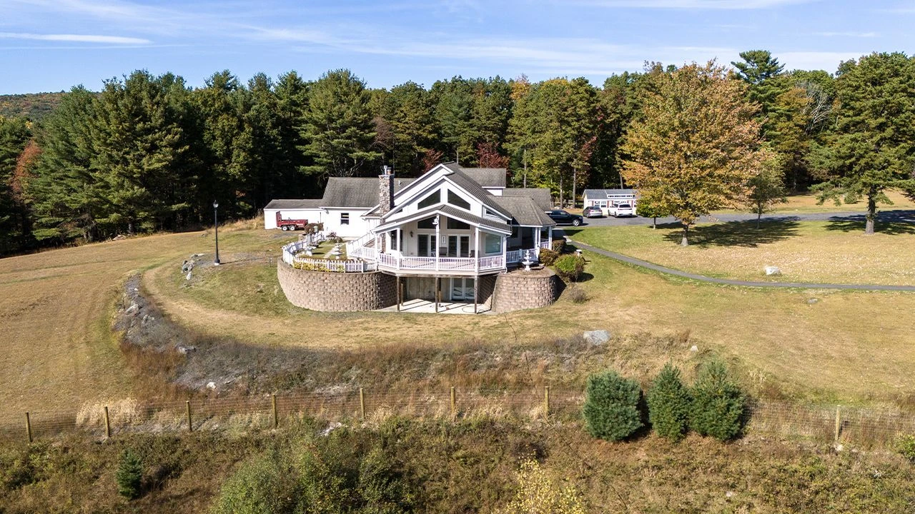 Fethullah Gülen'in son hali ortaya çıktı! FETÖ elebaşı yeni malikanesinden çıkarken görüntülendi