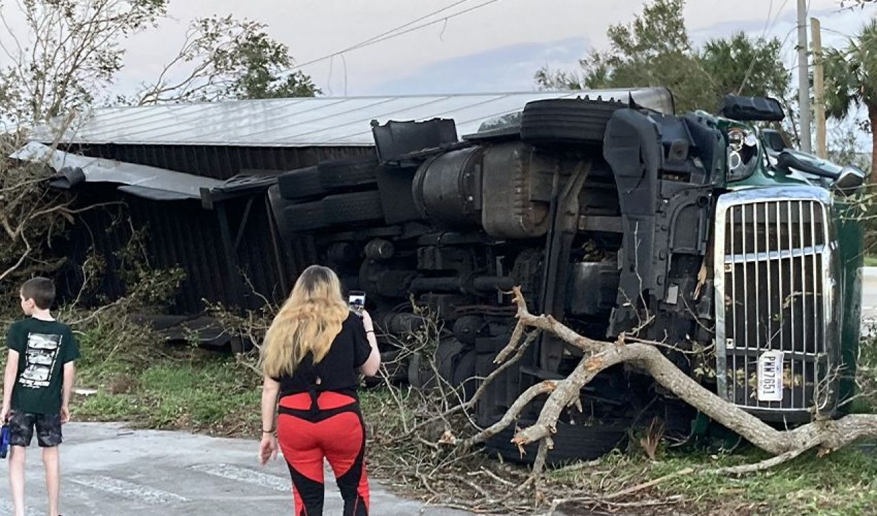 Florida kasırgası Milton, ABD'yi savaş alanına çevirdi! Çok sayıda kişi öldü, halk endişe içinde - 3. Resim