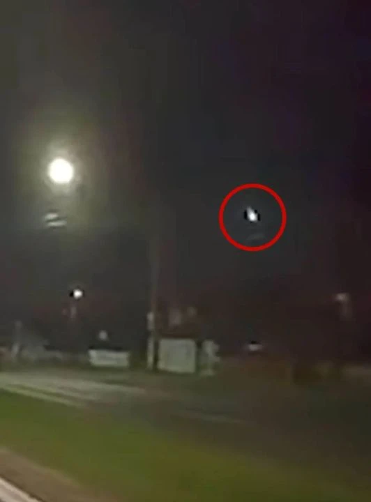 Gecenin karanlığını yeşil ışıklarıyla aydınlattı! Uzaydan düşen cisim tüm ülkeyi meraklandırdı