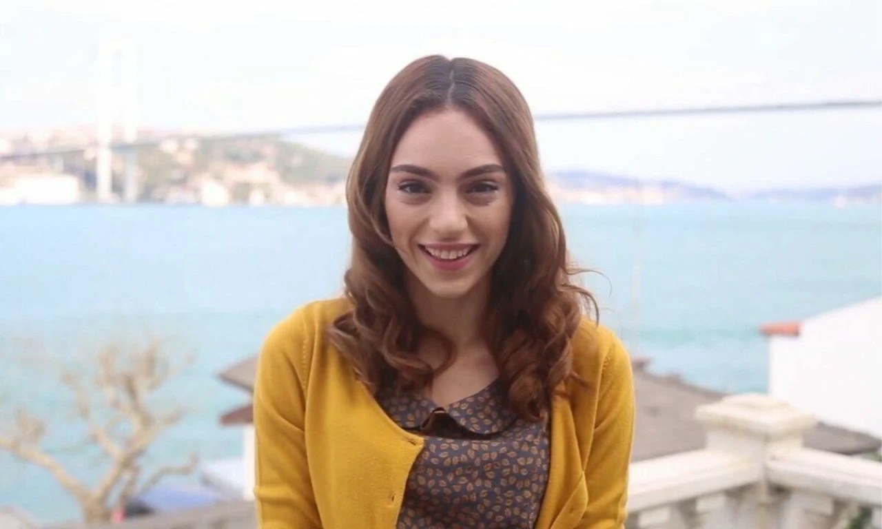 Sera Kutlubey İnci Taneleri Nehir karakterini <a href=