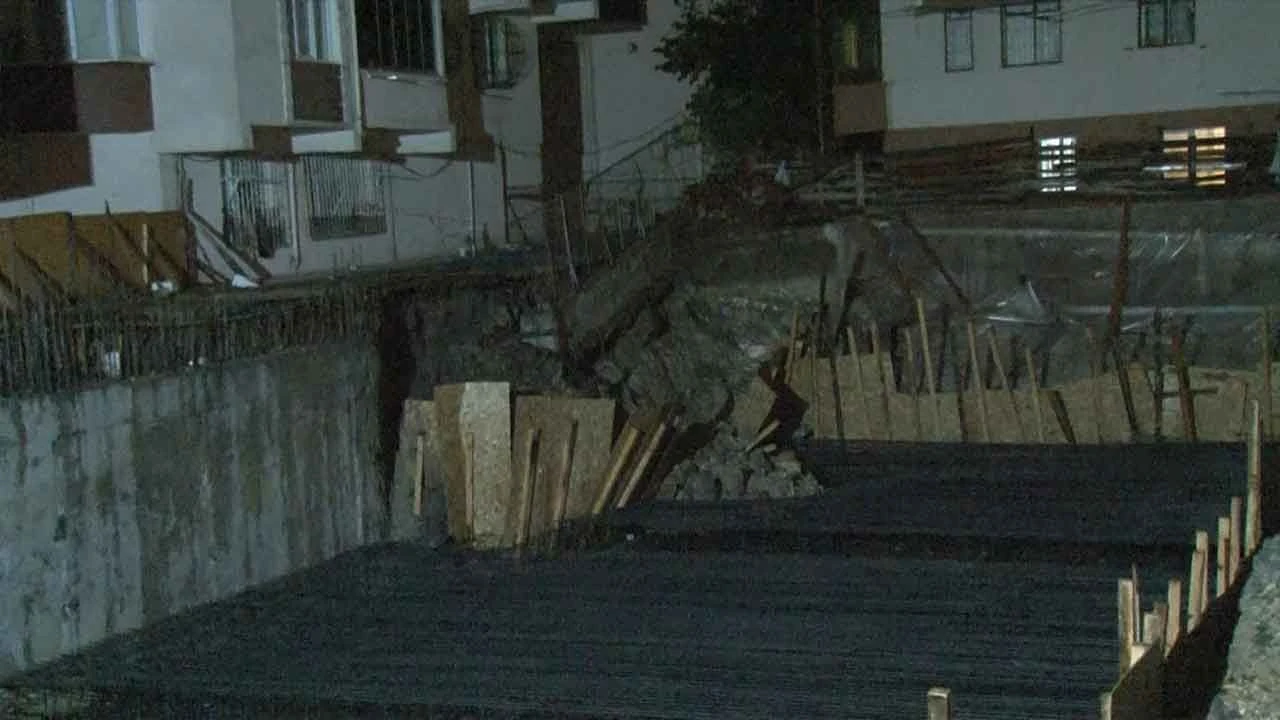 İstanbul'da yağmur sonrası toprak kayması: Bir bina tahliye edildi - 1. Resim