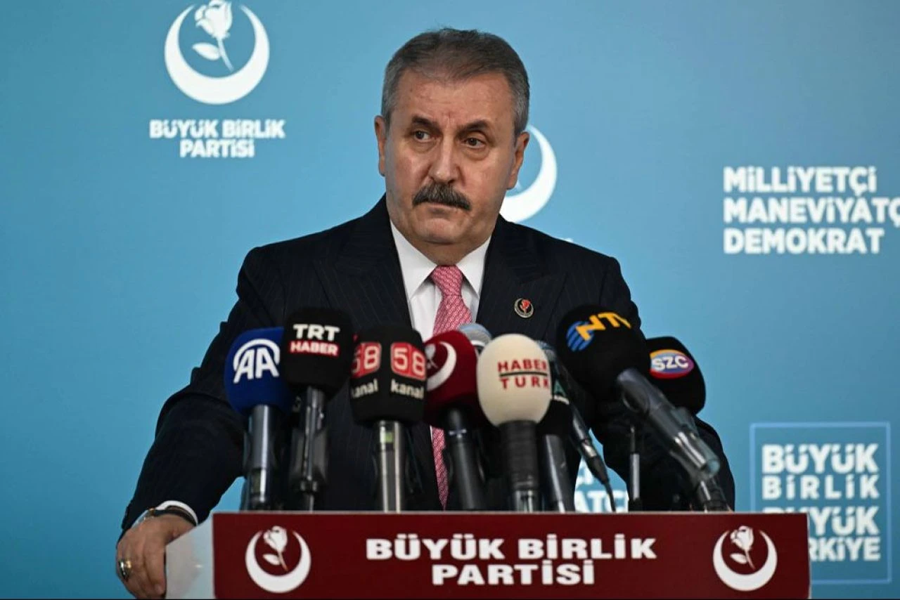 Mustafa Destici kredi kartına 750 TL'lik 'savunma sanayii' vergisini savundu: Vermezsen sonumuz Suriye gibi olur