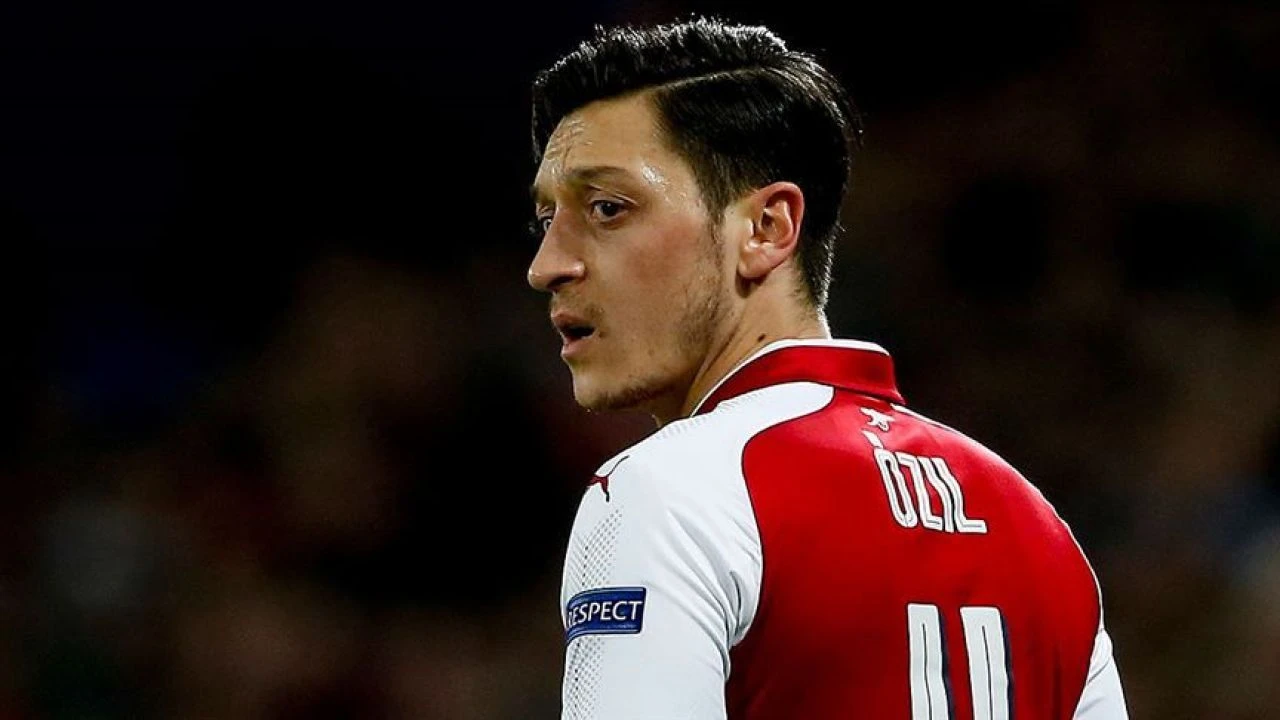 Son dakika: Mesut Özil'den 'Messi mi, Ronaldo mu? sorusuna Arda Güler cevabı