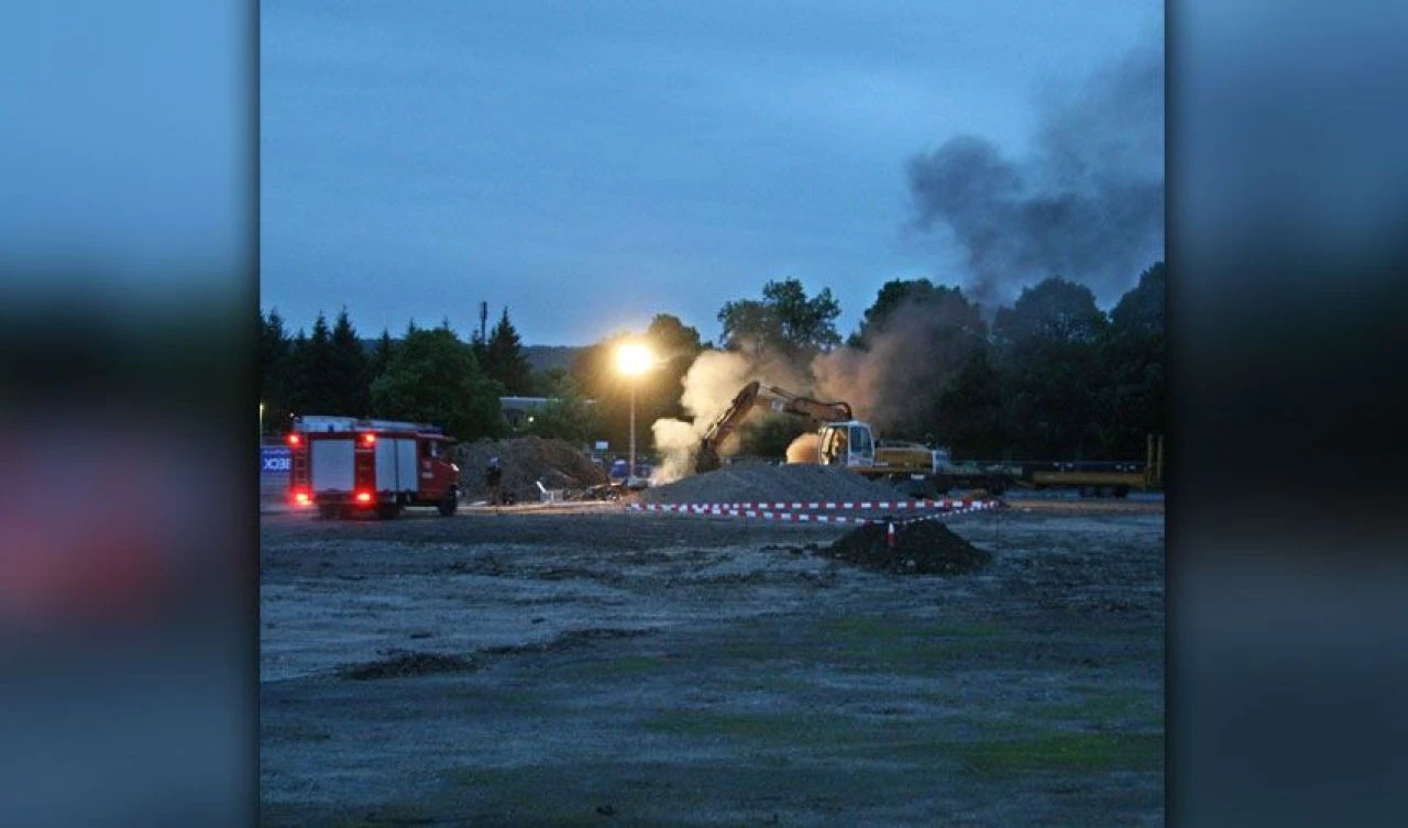 Yüzlerce insan görevlendirildi, binlerce kişi tahliye edildi, 3 bomba patlatıldı! - 1. Resim