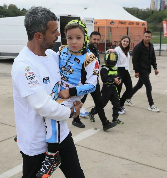 Zayn Sofuoğlu'nun ilk şampiyonluğu geldi! Baba Kenan Sofuoğlu sevinçten havalara uçurdu