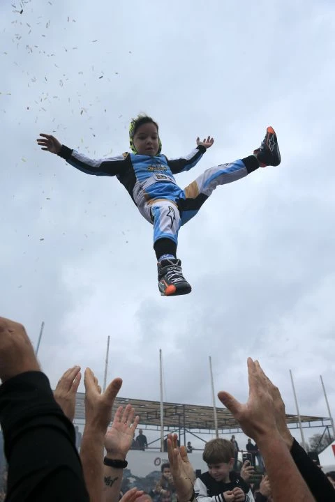 Zayn Sofuoğlu'nun ilk şampiyonluğu geldi! Baba Kenan Sofuoğlu sevinçten havalara uçurdu