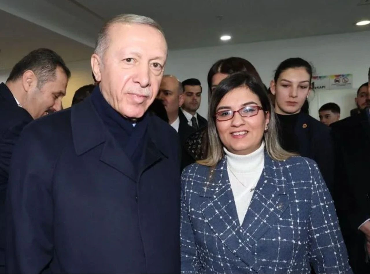 AK Parti'de önemli görevler üstlenen Betül Önderoğlu 27 yaşındaydı - 1. Resim