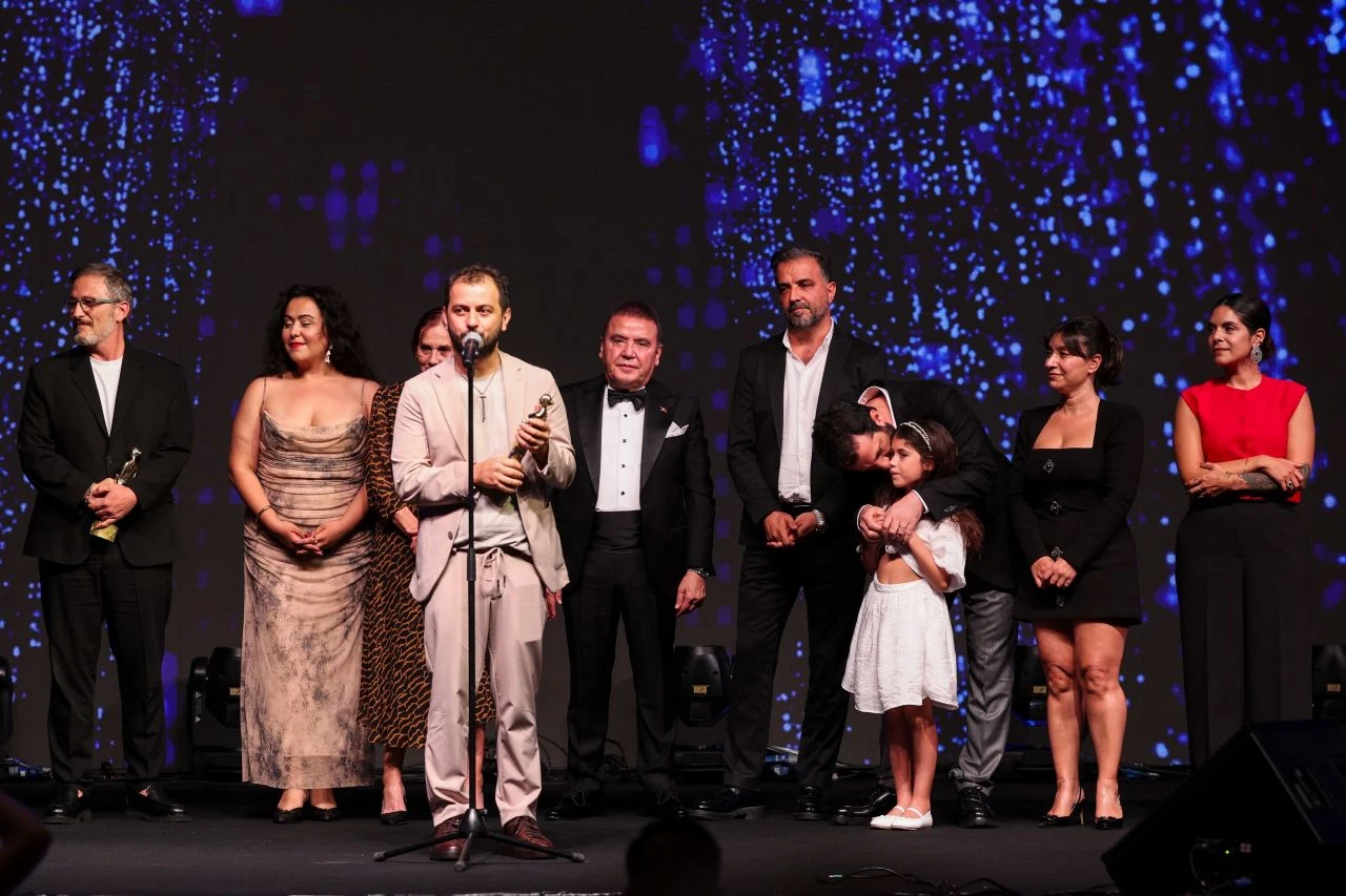 Antalya Altın Portakal Film Festivali sahiplerini buldu! Nur Sürer ile Farah Zeynep Abdullah birbirine girdi - 2. Resim