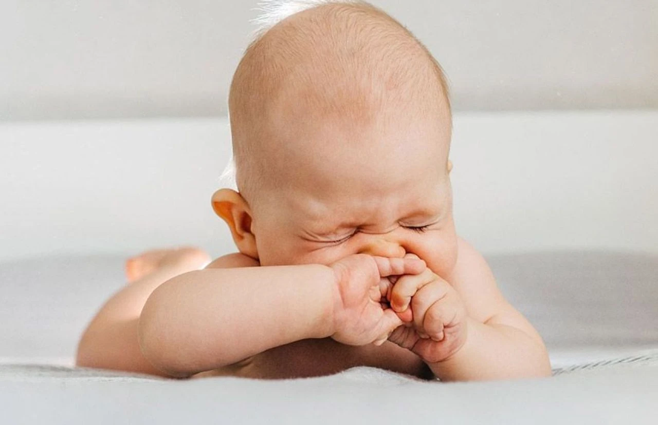 Bebeklerde mide bulantısı neden olur, nasıl geçer? Bebeklerde mide bulantısına ne iyi gelir?