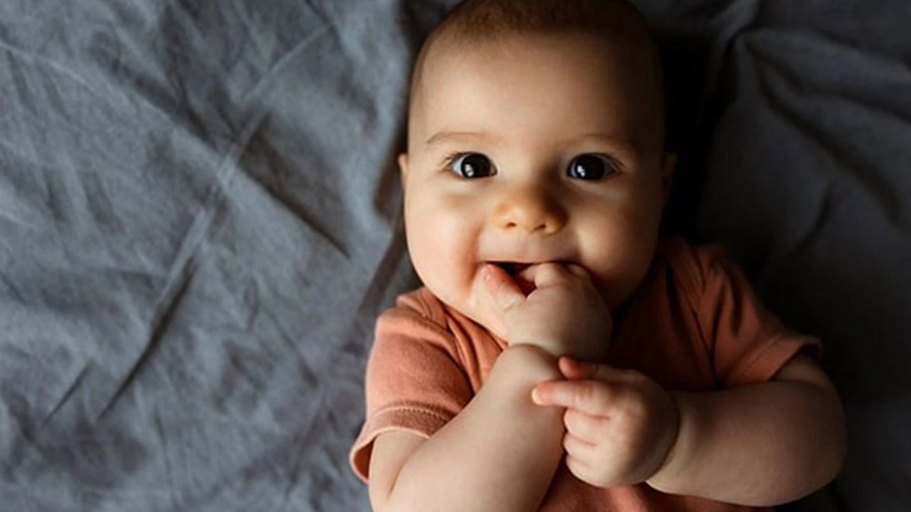 Bebeklerde mide bulantısı neden olur, nasıl geçer? Bebeklerde mide bulantısına ne iyi gelir?