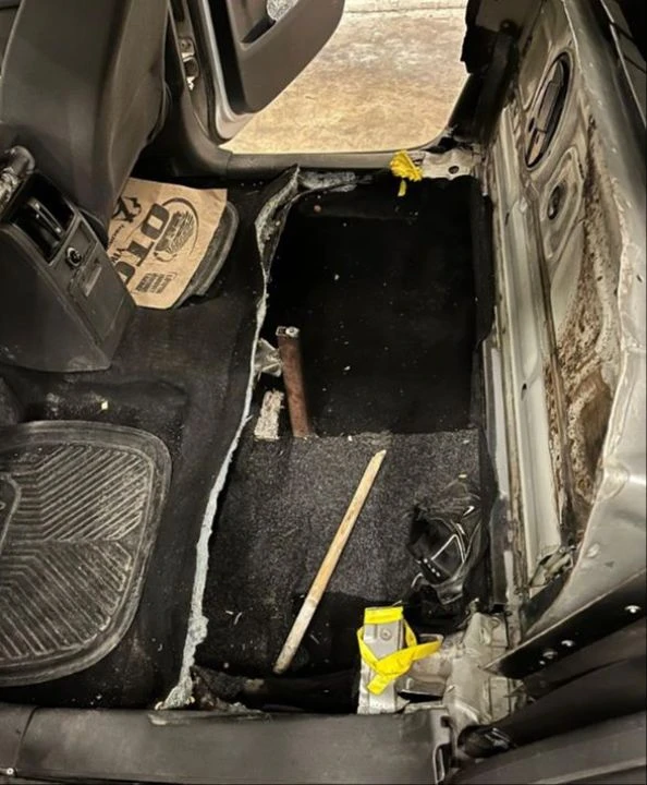 Böyle kaçakçılık görülmedi! Arabanın taban zula kısmından iki büklüm çıktılar  - 2. Resim