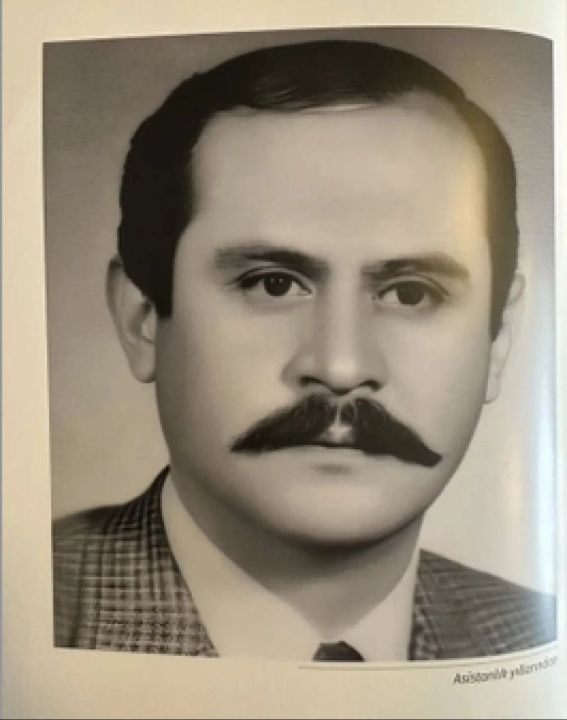 Devlet Bahçeli'nin hayatı kitap oldu! İçinde yer alan özel fotoğraflar çok konuşuluyor - 1. Resim