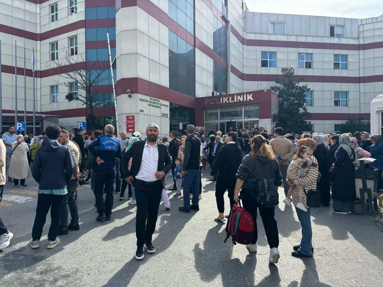 Esenyurt Devlet Hastanesi yangın paniği! Hastalar tahliye ediliyor - 1. Resim