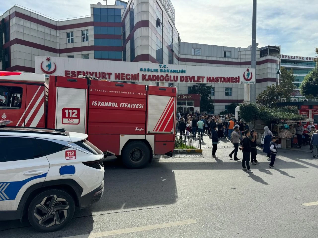 Esenyurt Devlet Hastanesi yangın paniği! Hastalar tahliye ediliyor - 2. Resim