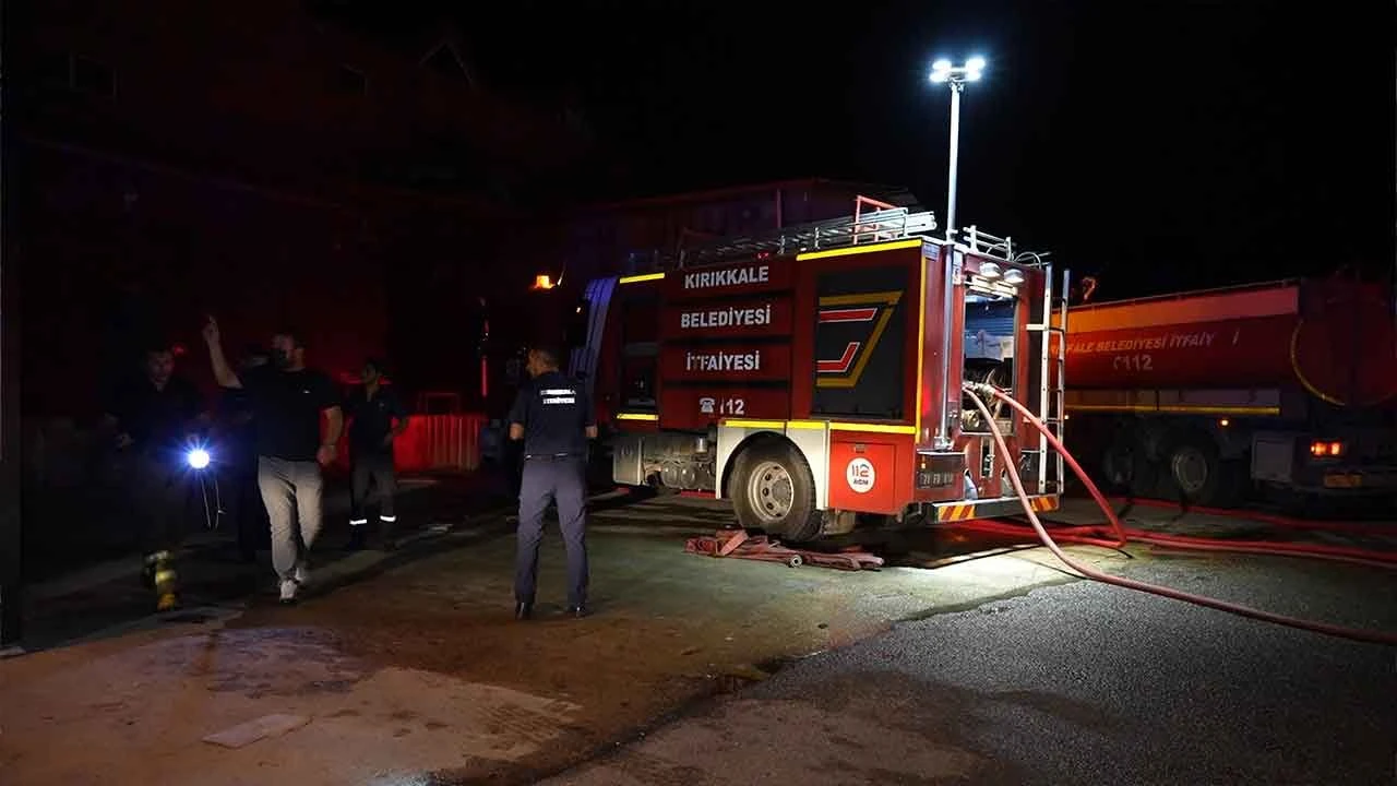 Kırıkkale'de tekstil fabrikası yandı - 1. Resim