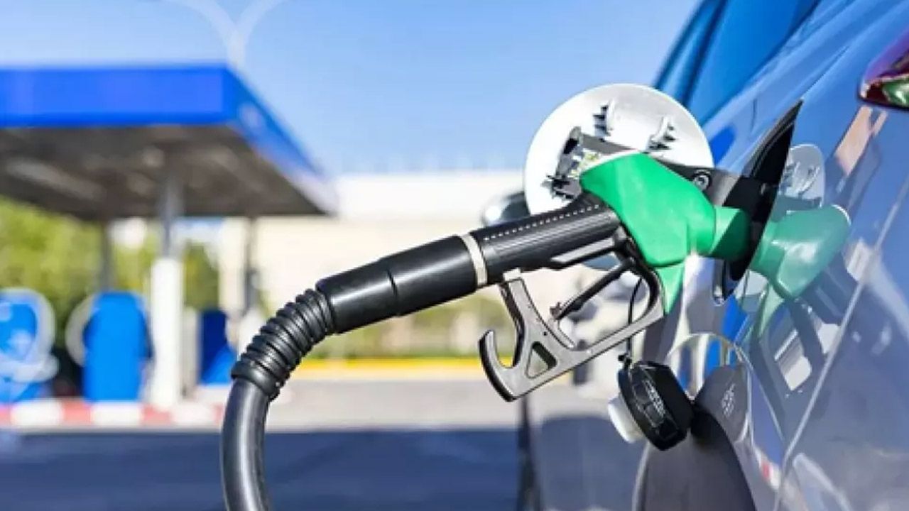 Petrol fiyatları tüm kazançları geri sildi, gözler pompadaki zamda