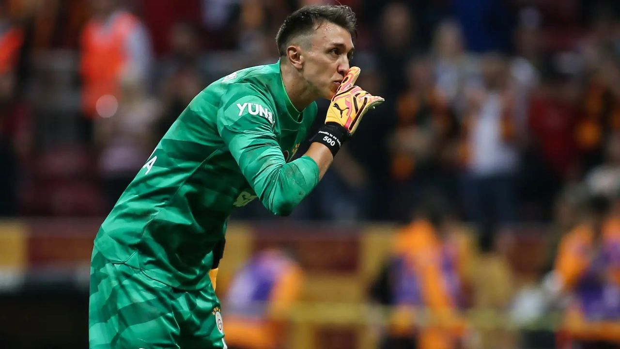 Son dakika: Galatasaray'da Muslera'nın yerine 3 aday! Eski Fenerbahçeli... - 3. Resim