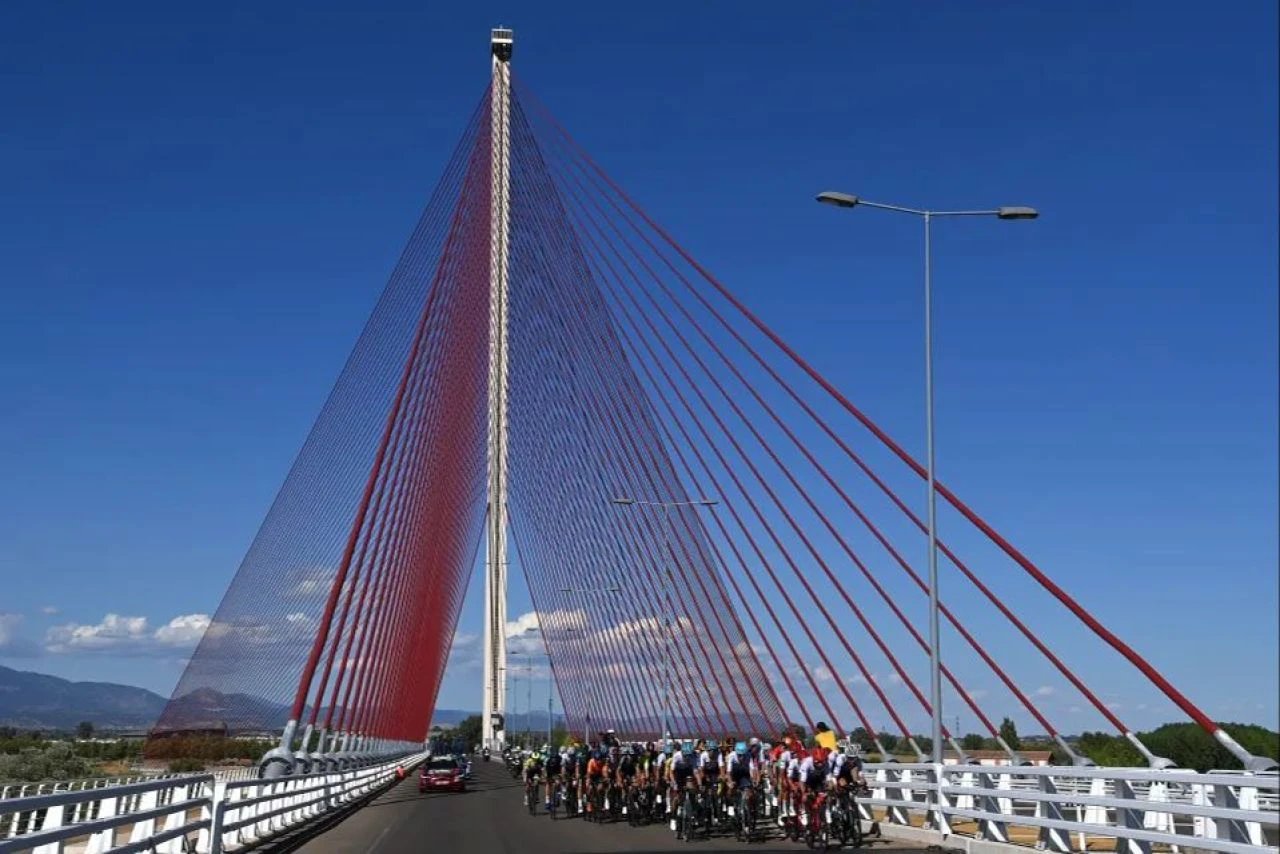 Sosyal medyada beğeni uğruna hayatını kaybetti: Fenomen 48 metreden yere çakıldı - 1. Resim