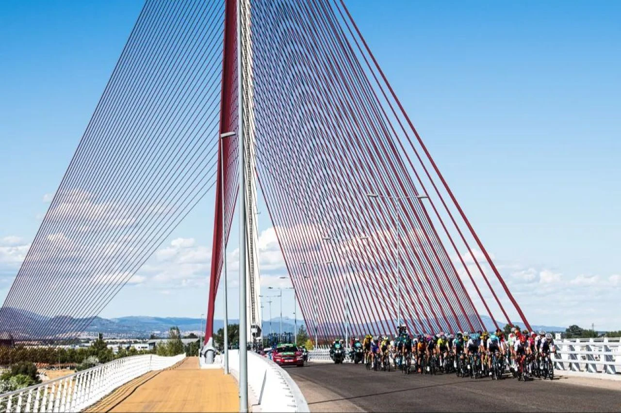 Sosyal medyada beğeni uğruna hayatını kaybetti: Fenomen 48 metreden yere çakıldı - 3. Resim