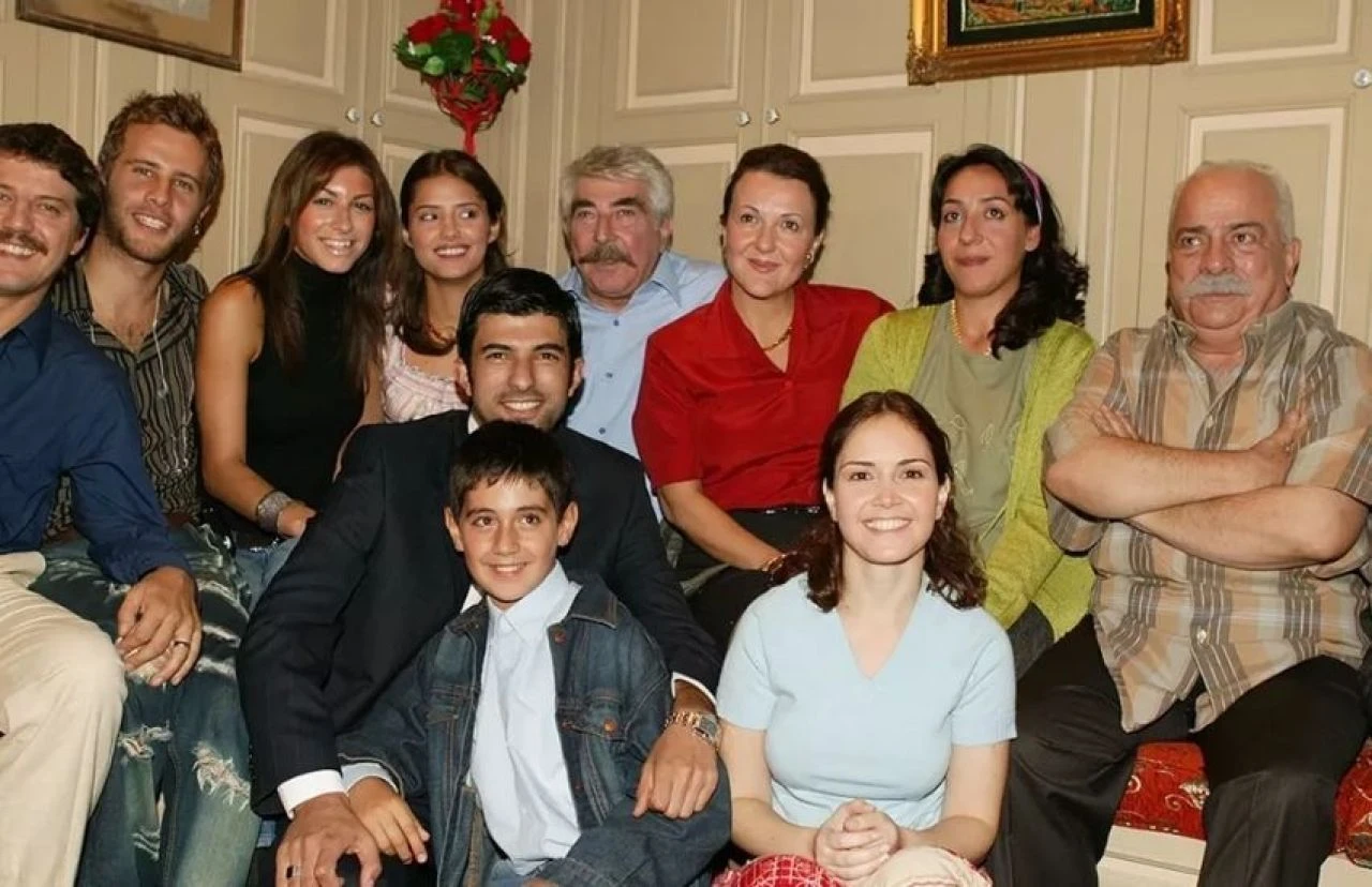 Yabancı Damat oyuncularından çifte kutlama! Engin Akyürek ile Binnur Kaya'nın karesine beğeni yağdı