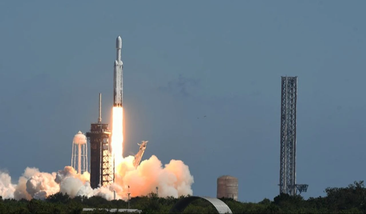 Dünyadaki okyanusların iki katı su içeriyor! NASA, Jüpiter'de yaşam arayışına resmen başladı - 1. Resim