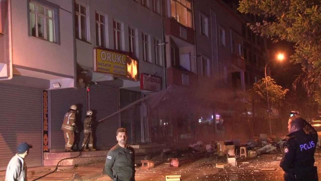 Eşinden ayrılan adam dehşet saçtı! Evi ateşe verip tüm eşyaları sokağa attı - 2. Resim