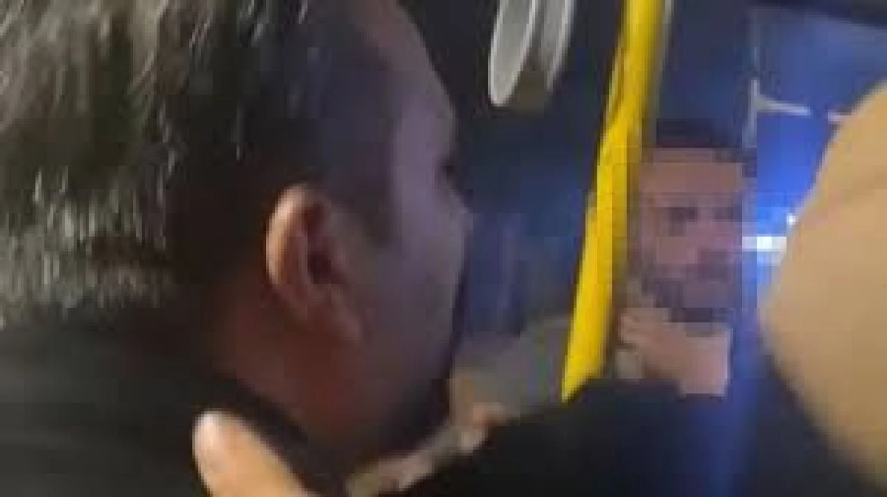 Eyüpsultan'da duraktaki kadına taciz! Vatandaşlar meydan dayağı attı