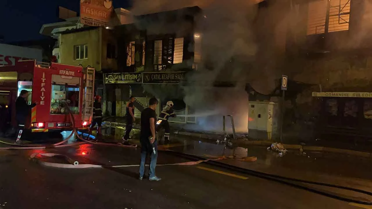 Osmaniye'de yangın! Tarihi konak alev alev yandı - 2. Resim