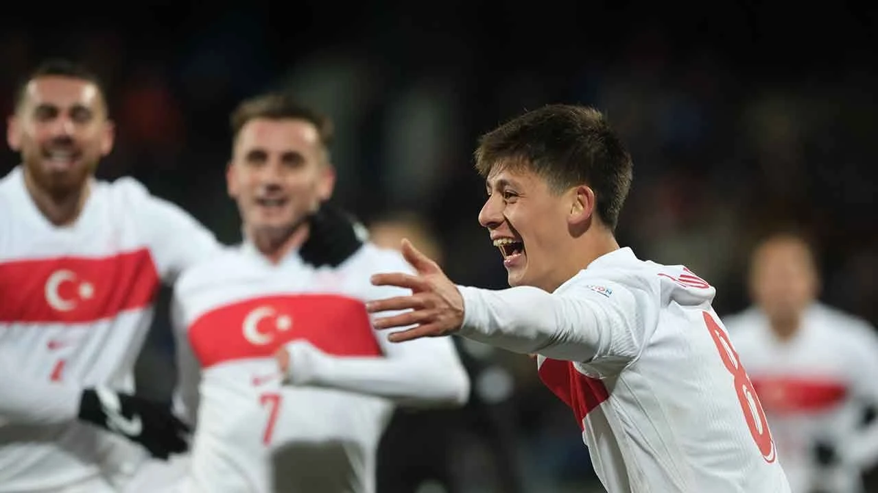Son dakika: A Milli Takım'ımız İzlanda'yı 4-2 mağlup etti